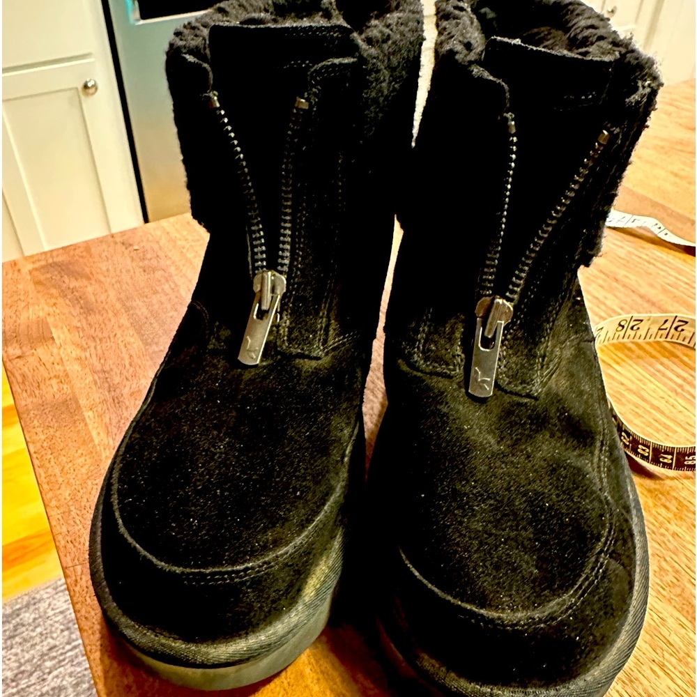 Women’s black boots